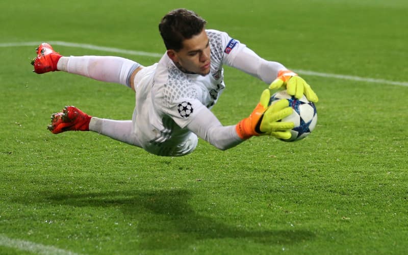 Ederson - Thủ môn chơi bóng thượng hạng